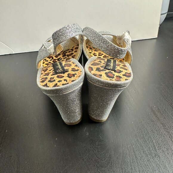 But Another Innocent Tale Sparkly Silver NWOT Platform Heels Size 8 Glitter - Picture 7 of 14